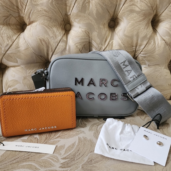 Marc Jacobs Camera Bag, Wallet, and Earring set - Picture 5 of 9